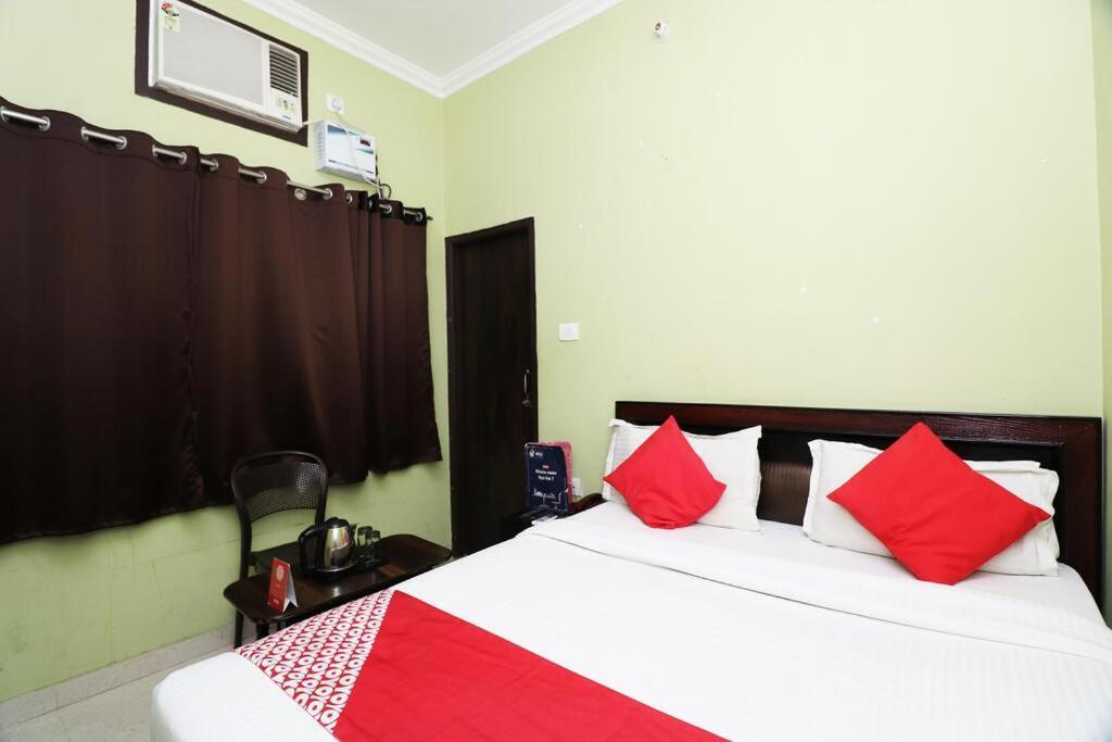 ורנאסי Hotel Blue Star מראה חיצוני תמונה