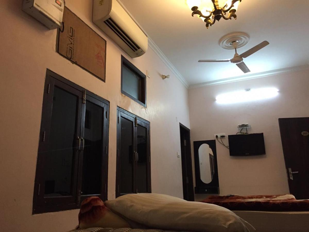 ורנאסי Hotel Blue Star מראה חיצוני תמונה