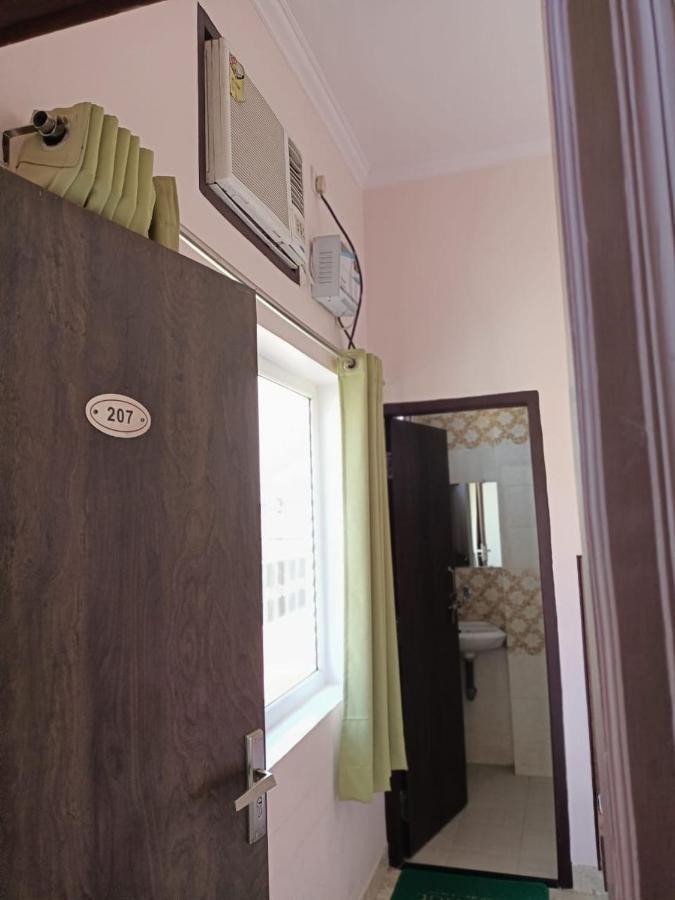 ורנאסי Hotel Blue Star מראה חיצוני תמונה