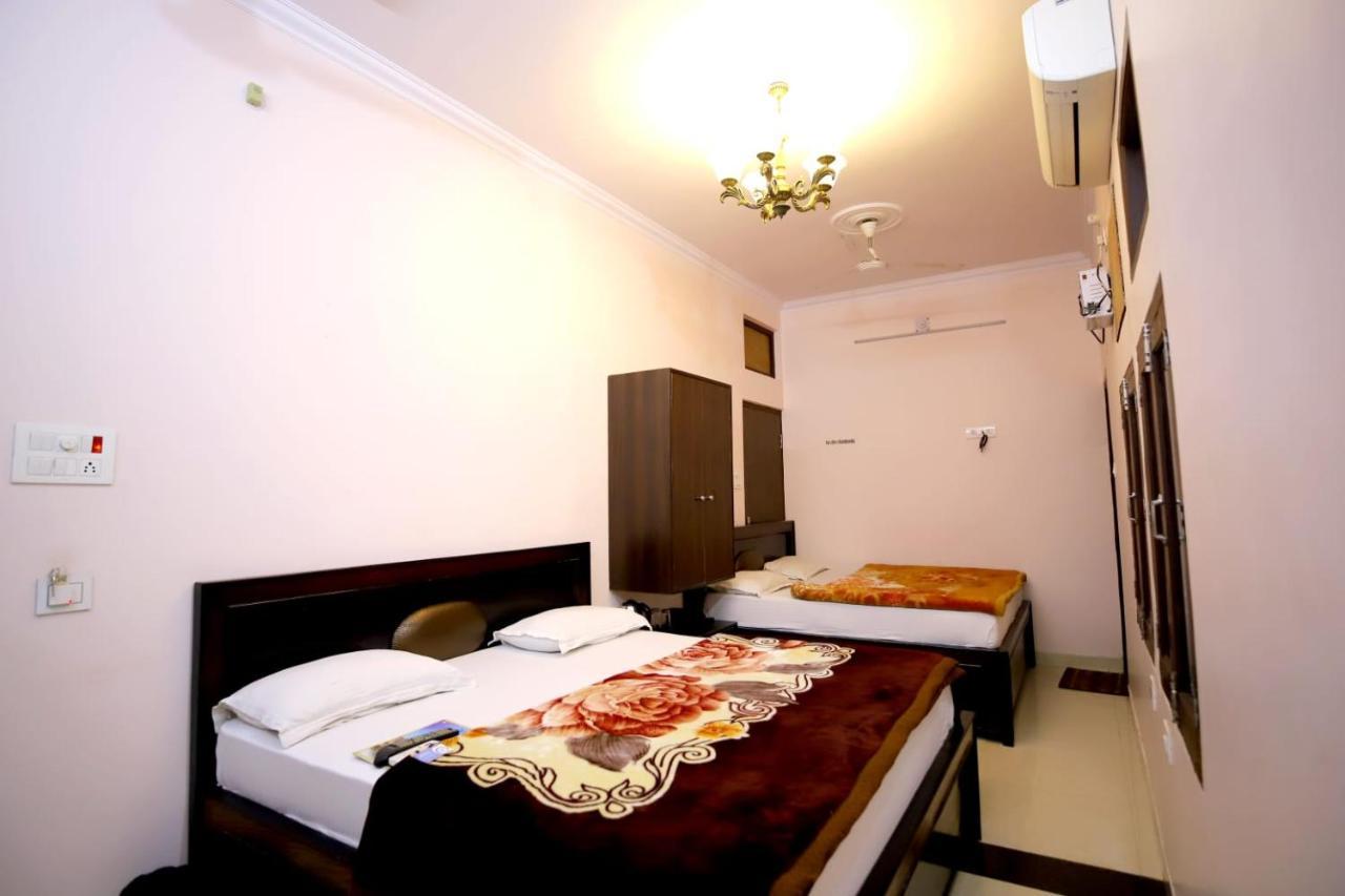 ורנאסי Hotel Blue Star מראה חיצוני תמונה