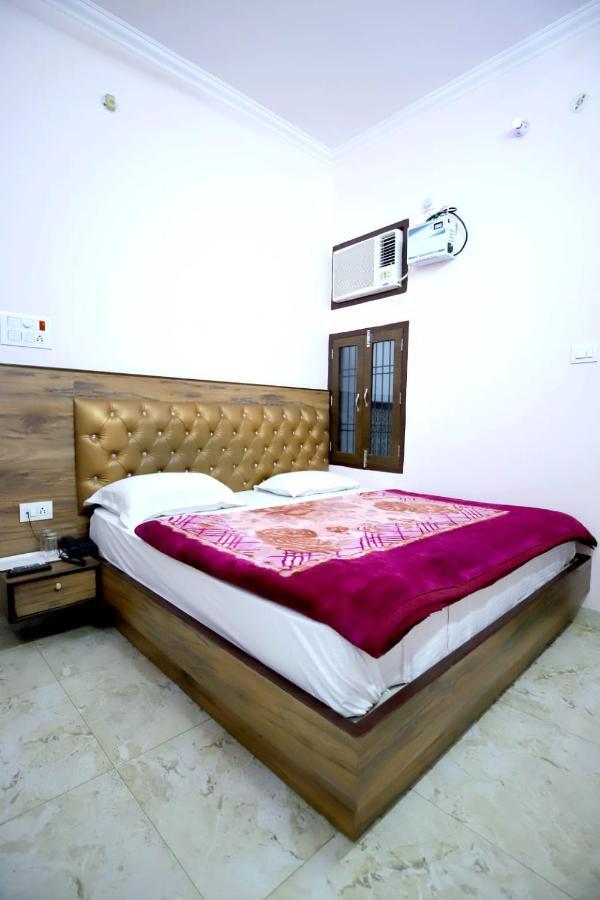 ורנאסי Hotel Blue Star מראה חיצוני תמונה