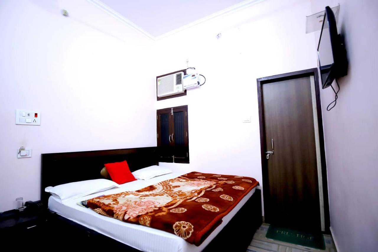 ורנאסי Hotel Blue Star מראה חיצוני תמונה