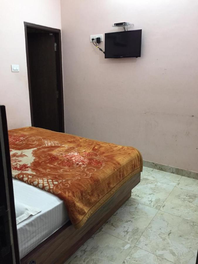 ורנאסי Hotel Blue Star מראה חיצוני תמונה