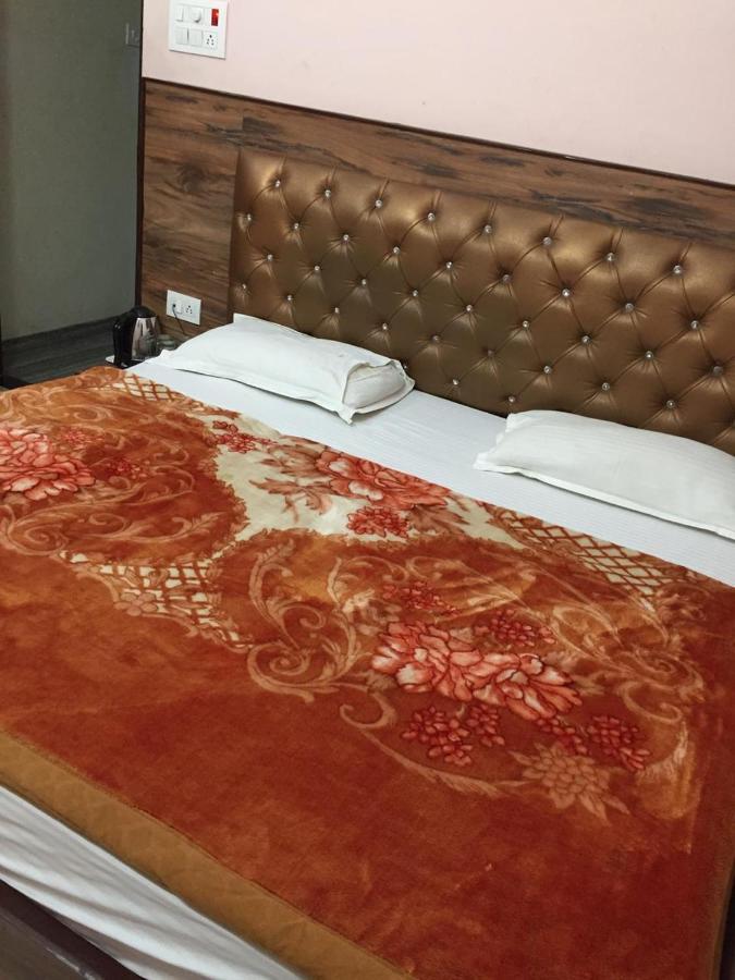 ורנאסי Hotel Blue Star מראה חיצוני תמונה