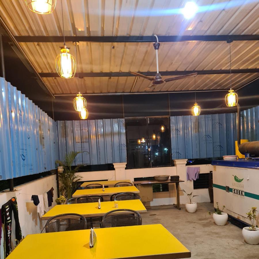ורנאסי Hotel Blue Star מראה חיצוני תמונה