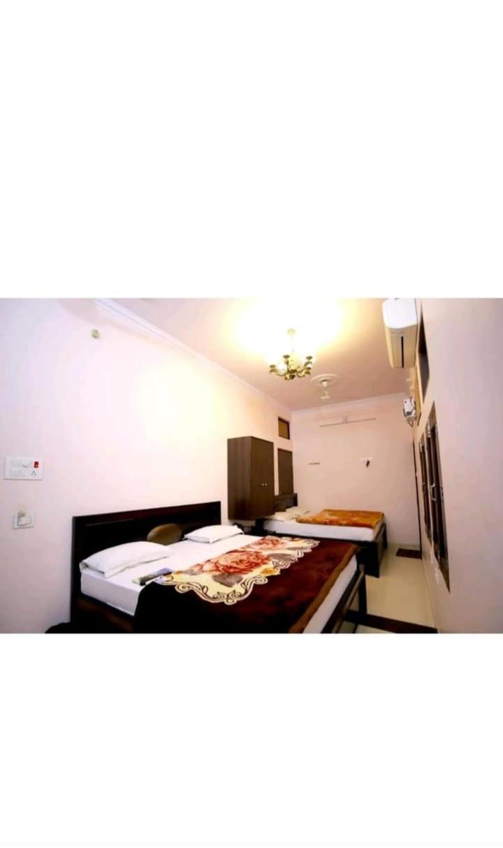 ורנאסי Hotel Blue Star מראה חיצוני תמונה