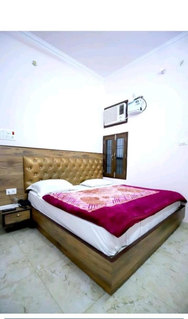 ורנאסי Hotel Blue Star מראה חיצוני תמונה