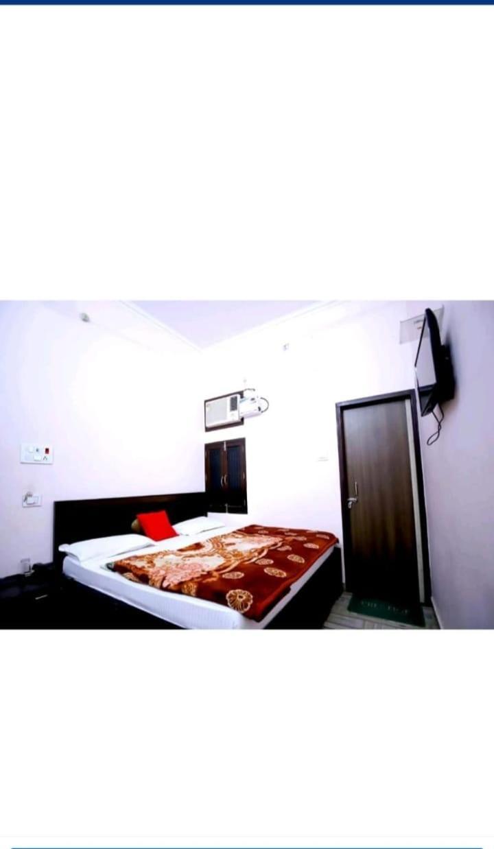ורנאסי Hotel Blue Star מראה חיצוני תמונה
